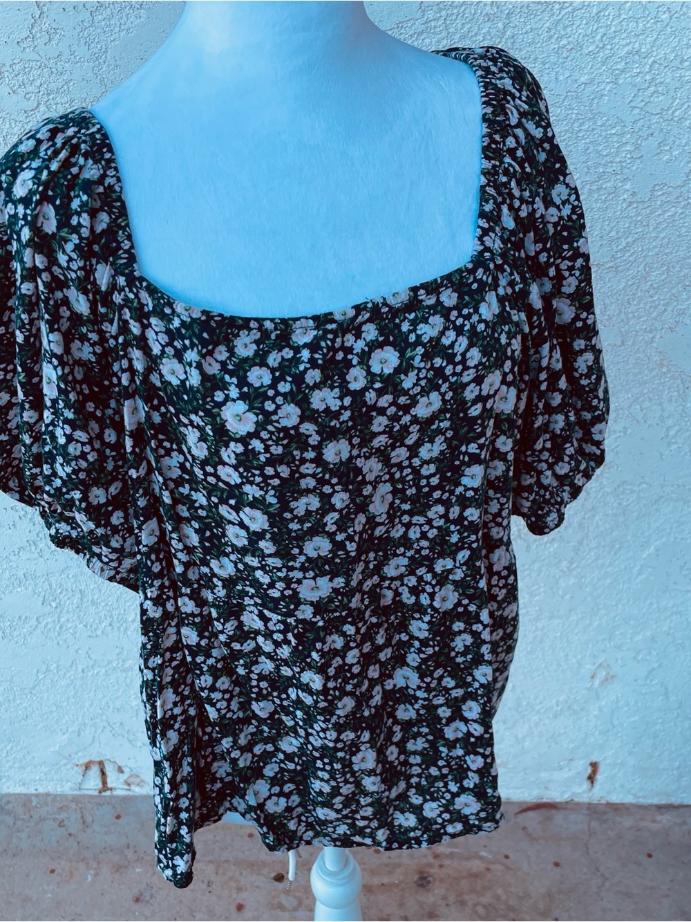 Floral Square-Neck Puff Sleeve Top - Black with White Flowers